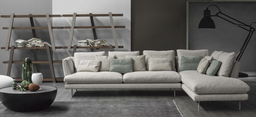 Sofa modułowa Lars firmy Bonaldo wyróżnia się lekkością, dostępna z dwoma wysokościami oparcia