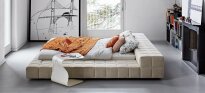 Łóżko podwójne Squaring firmy Bonaldo dostępne jest w wielu kształtach, z różnymi akcesoriami