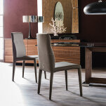 Agatha firmy Cattelan Italia - krzesło z elastycznym oparciem, w całości tapicerowane skórą w wielu kolorach