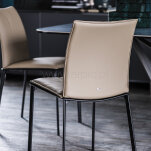 Rita Cattelan Italia - proste krzesło tapicerowane w wielu kolorach