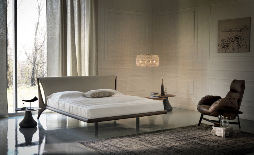 Łóżko Nelson firmy Cattelan Italia na ramie drewnianej, zagłówek tapicerowany skórą