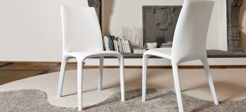 Krzesło w całości tapicerowane Alanda firmy Bonaldo wyróżnia się komfortem i elegancją